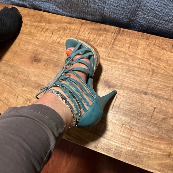 Chinese Laundry Lace Up Platform Heels - Picture 2 of 5